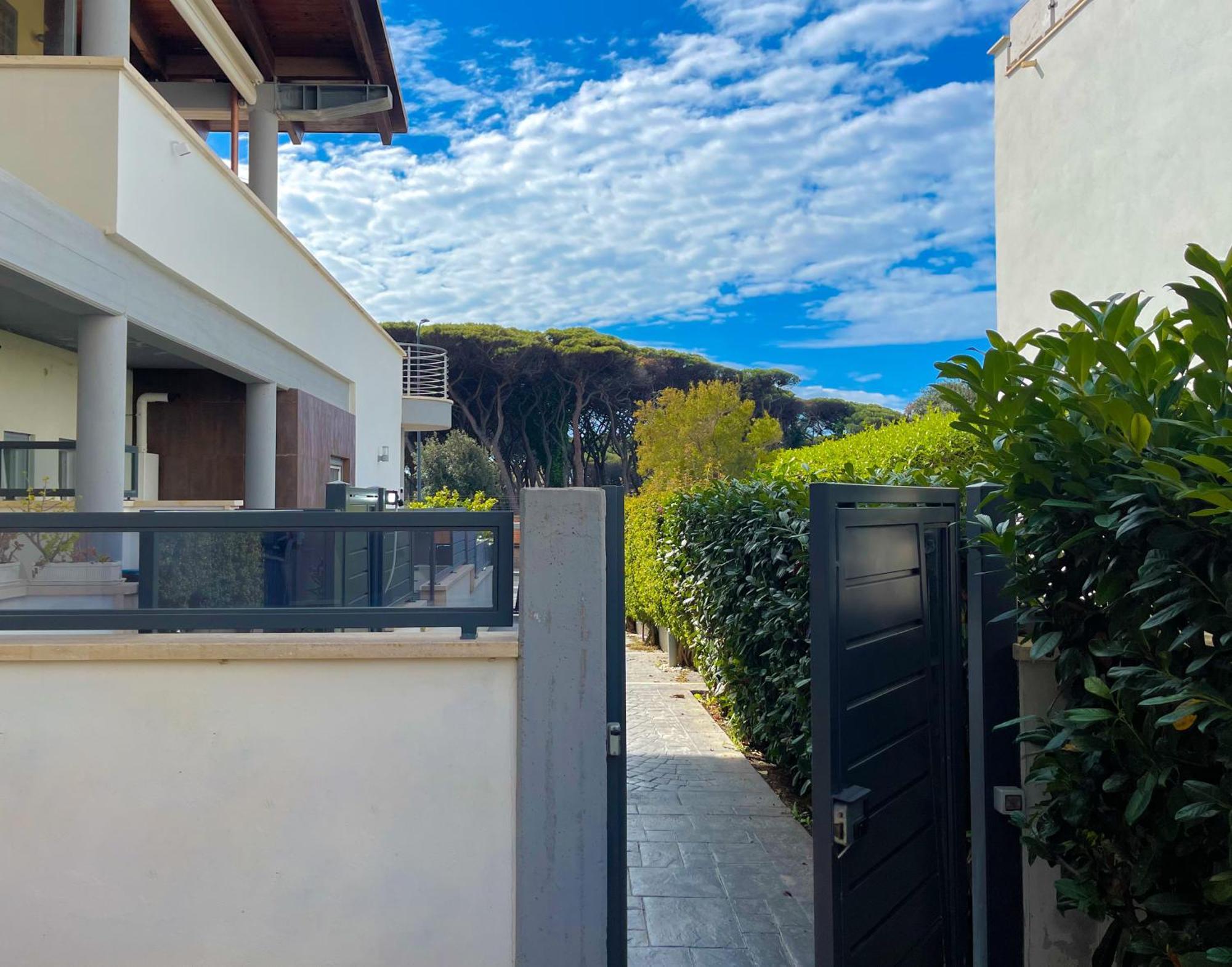 The Shabby House - Charming Seaside Retreat In Central Anzio, Steps From Beach And Train Station Екстер'єр фото