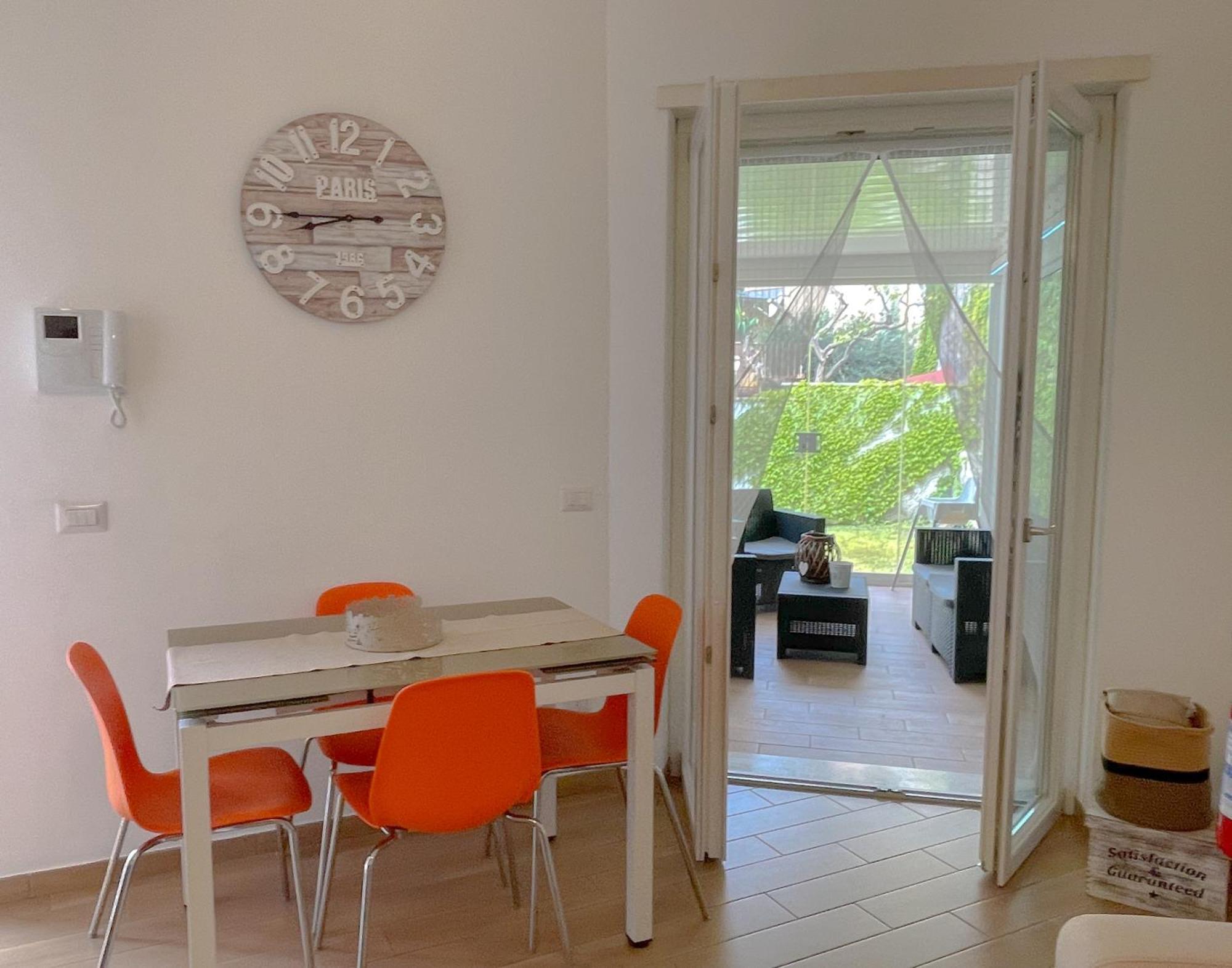 The Shabby House - Charming Seaside Retreat In Central Anzio, Steps From Beach And Train Station Екстер'єр фото