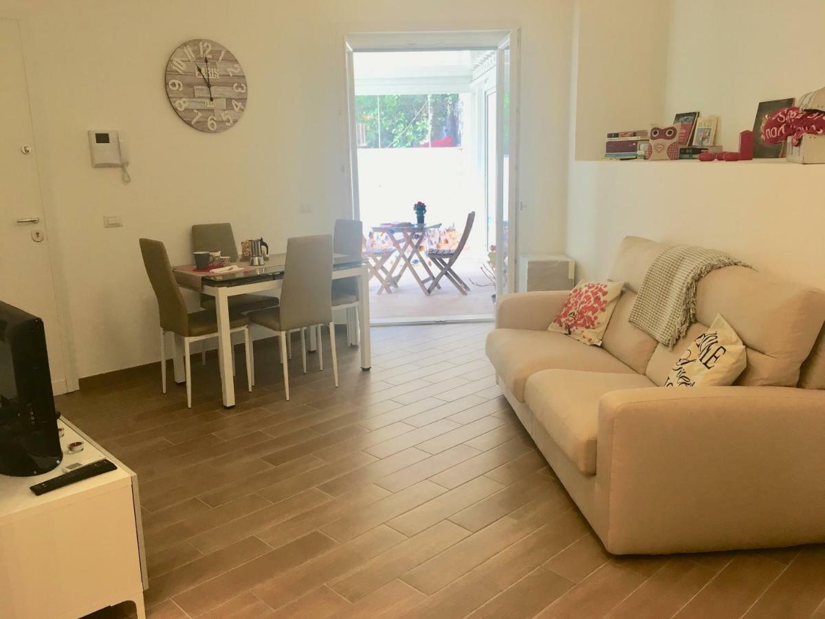 The Shabby House - Charming Seaside Retreat In Central Anzio, Steps From Beach And Train Station Екстер'єр фото