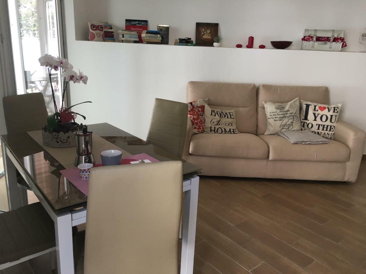The Shabby House - Charming Seaside Retreat In Central Anzio, Steps From Beach And Train Station Екстер'єр фото