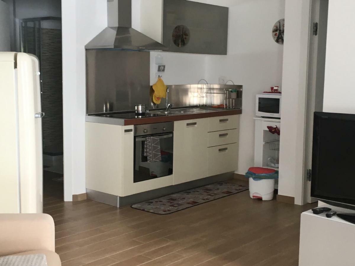 The Shabby House - Charming Seaside Retreat In Central Anzio, Steps From Beach And Train Station Екстер'єр фото